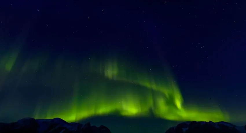 Восточная Гренландия, Под куполом Северного сияния